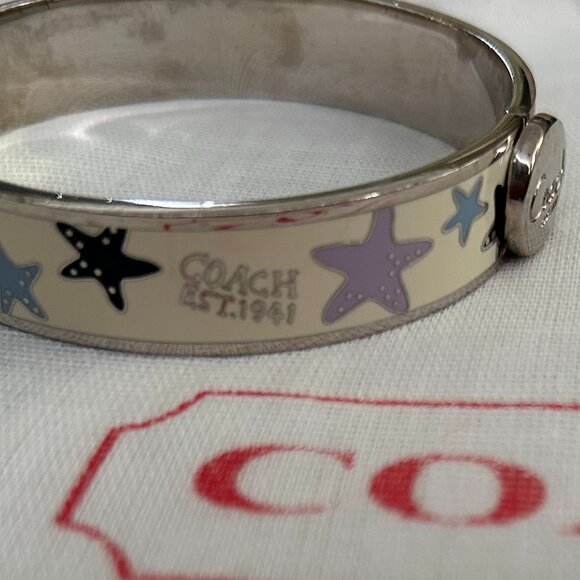 🎄 NWOT🛍️ VINTAGE COACH 🎀 LOGO ENAMEL STAR 💙 ⭐ BANGLE HINGE BRACELET DUST BAG - Picture 1 of 1